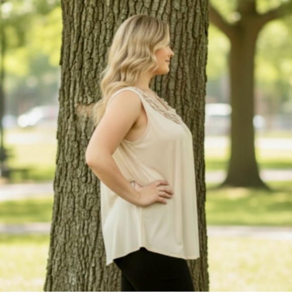 Elle Sleeveless Cream Top - Picture 2 of 8